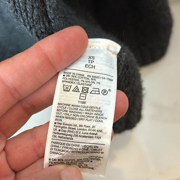 Old Navy grey button down cardigan hip length. Geo recycled material S/M - Picture 4 of 5